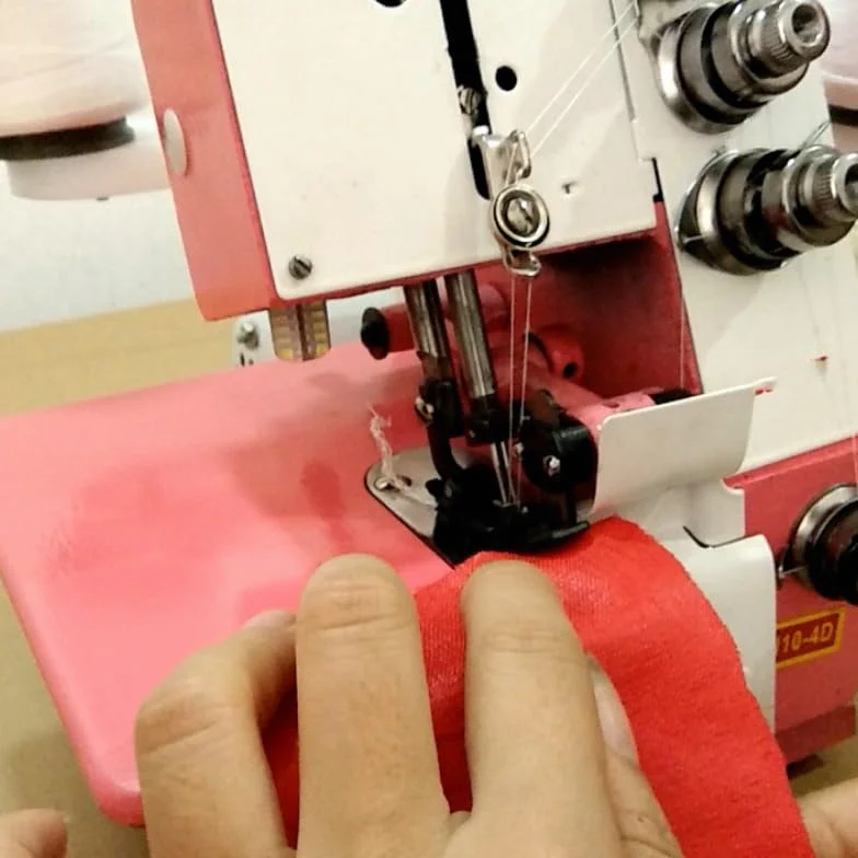 Máquina de coser de punto de cadeneta de cuatro hilos for el hogar de 180W/250W/300W, máquina de coser Overlock y máquina de coser eléctrica Overlock para un trabajo eficiente(180W-Pinke)