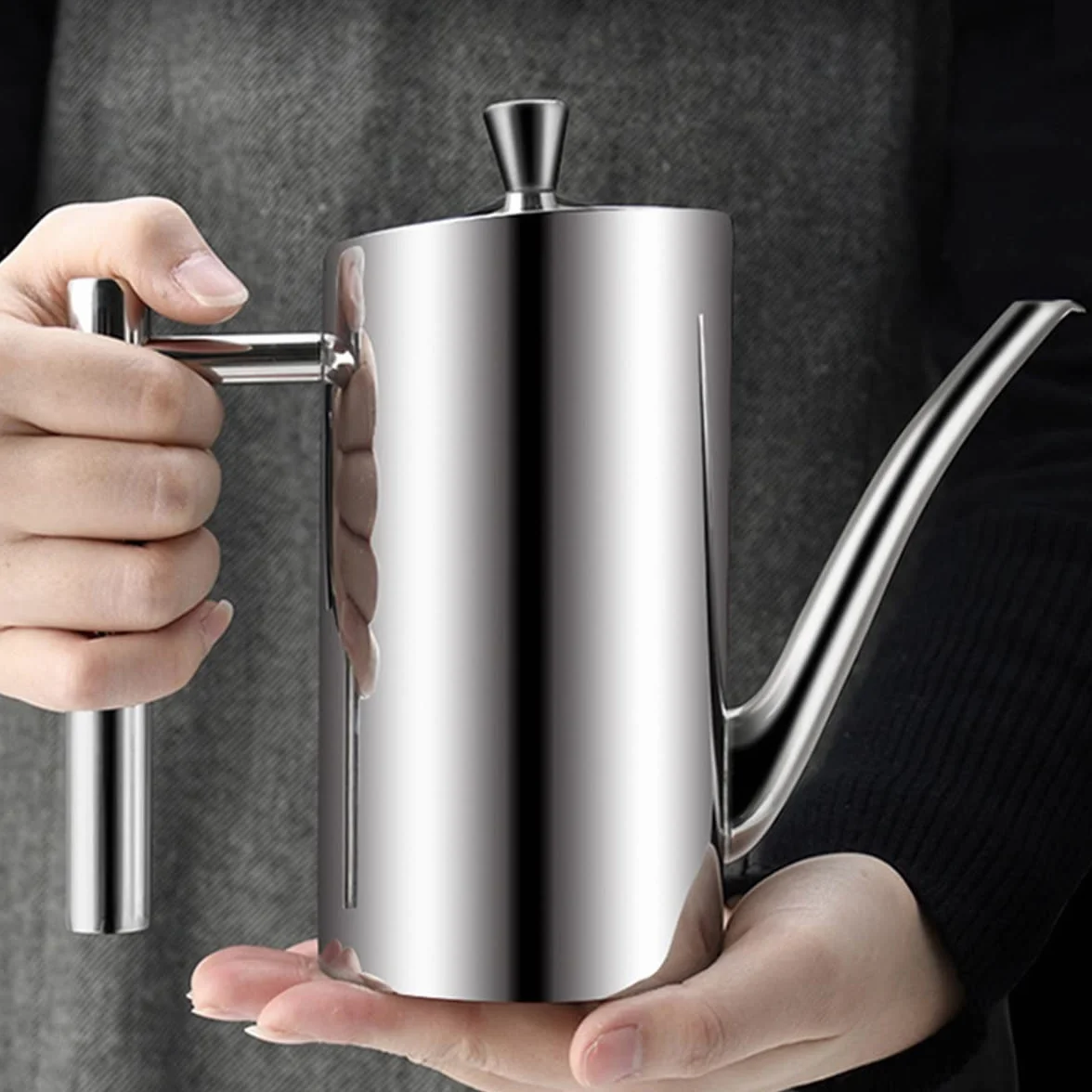 LEIYTFE Dispensador De Aceite De Oliva Culinario Botellas Cruet De Salsa De Soja Y Vinagre, Botella De Repostaje De Acero Inoxidable 500ml/700ml,con Tapón Antipolvo Y Manija (Size : 500ml)