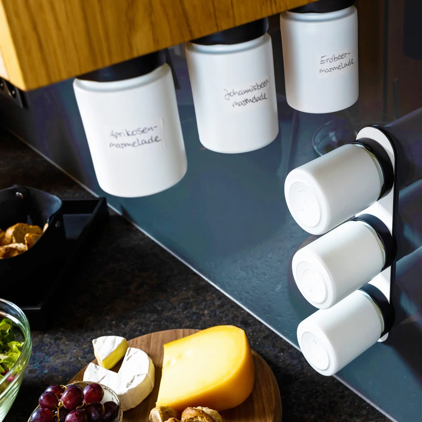 silwy® Juego de 6 vasos magnéticos CLASSY con imanes integrados y dos barras de metal en color blanco