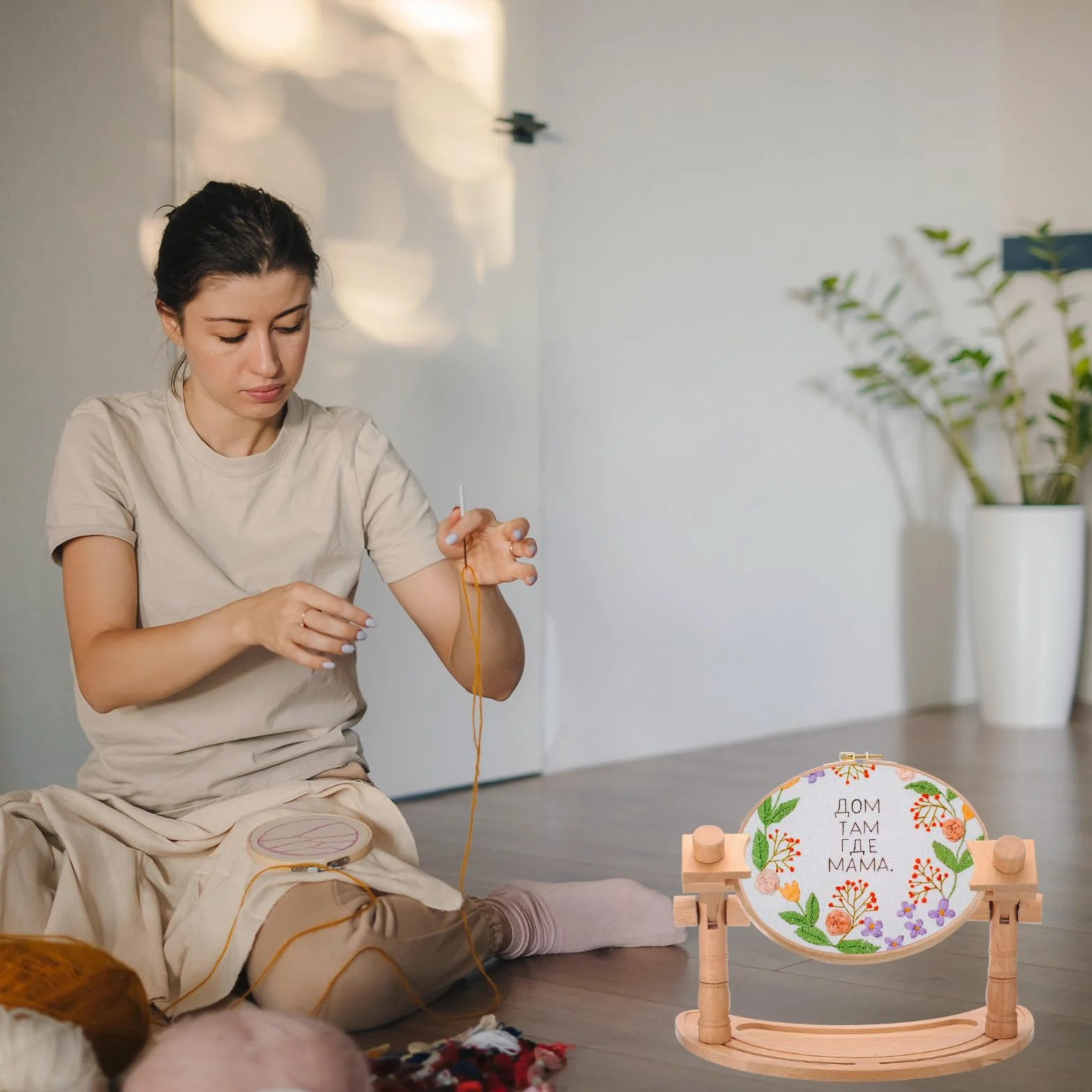 PATIKIL Soporte de aro ajustable para bordado, con forma de luna, de madera de haya y punto de cruz, soporte giratorio de 360°, manos libres, marco de bordado para costura, manualidades