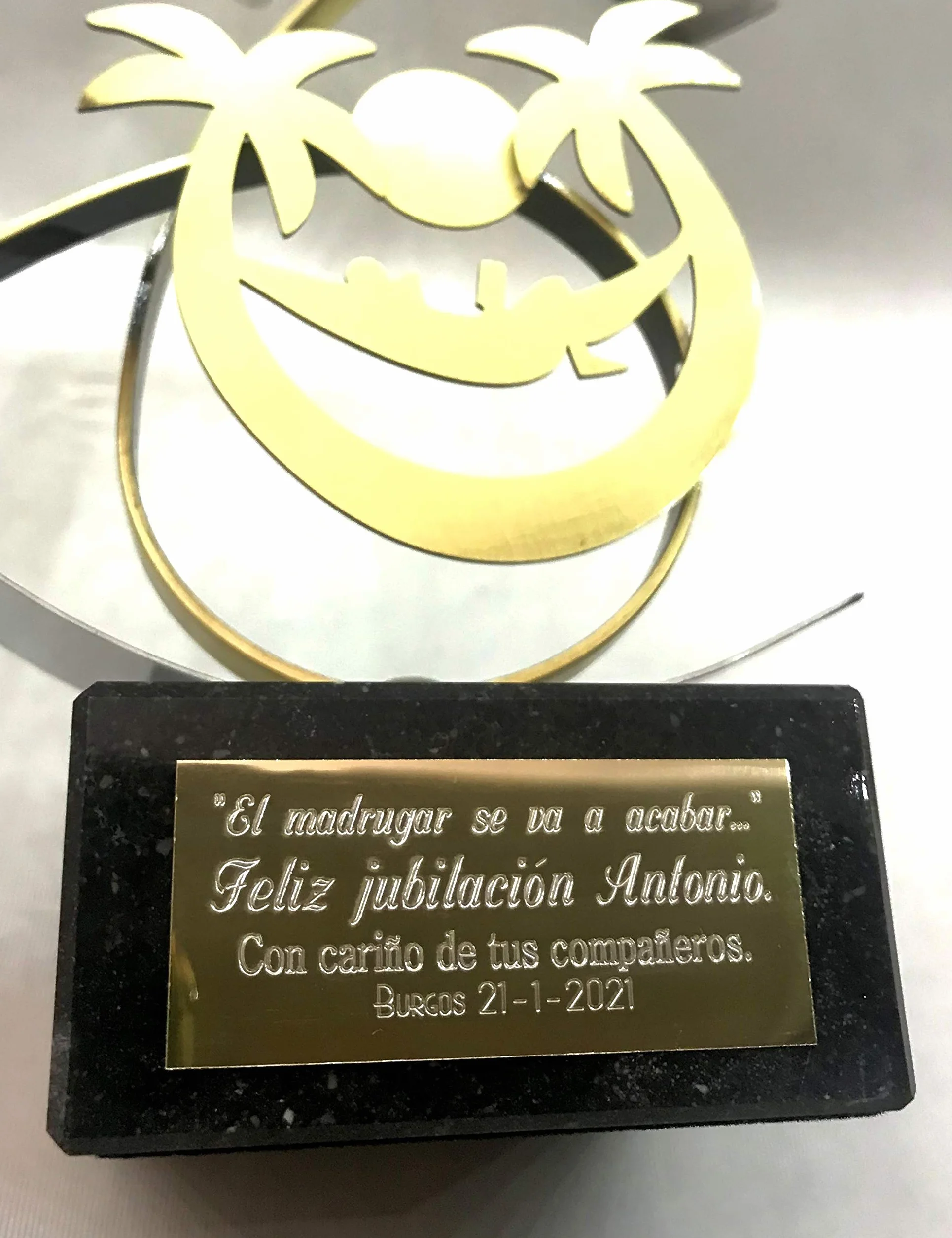 Regalo para Jubilación Hombre o Mujer Personalizado con dedicatoria grabada Figura Jubilado Jubilada Original de Cobre y Zinc