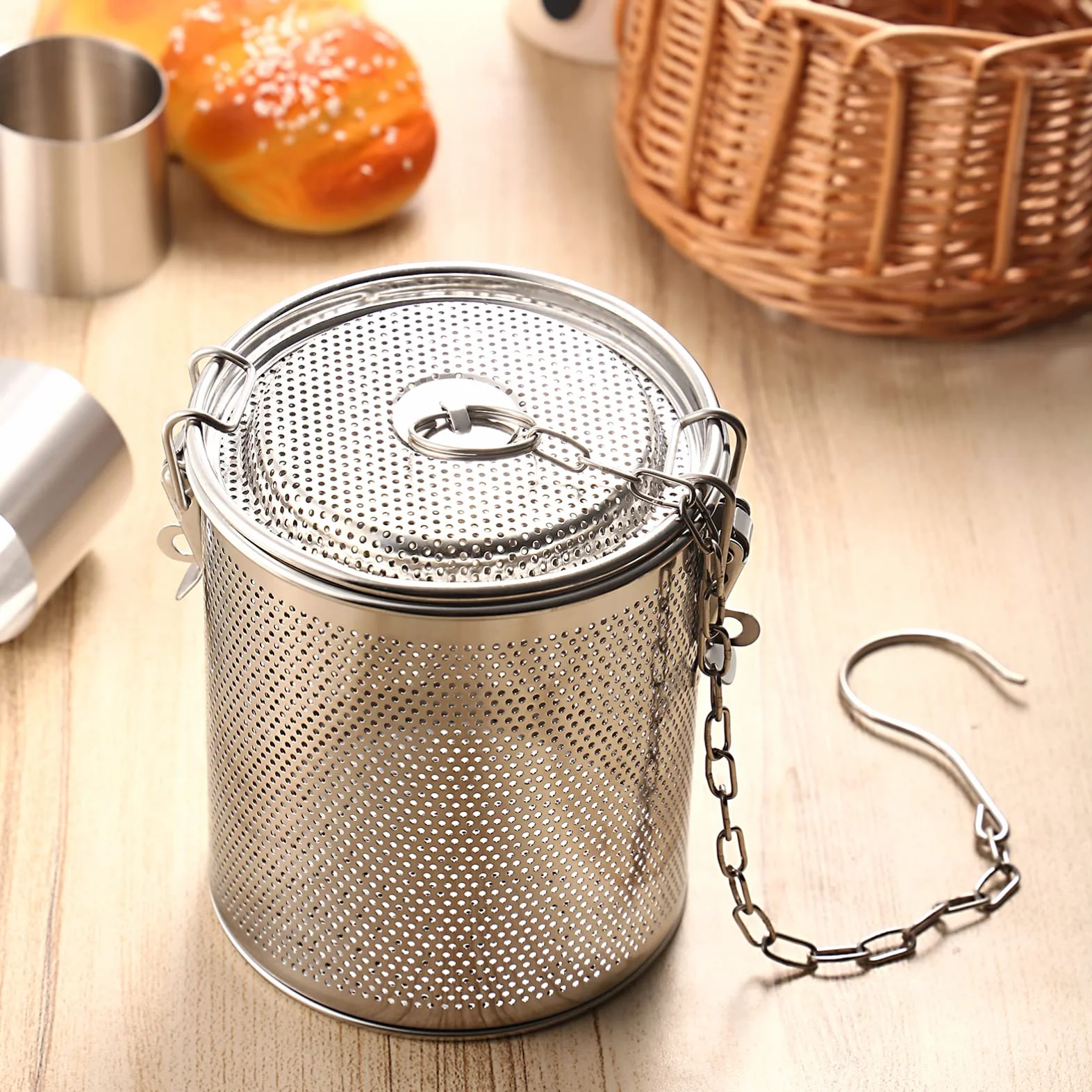 Bola de especias de acero inoxidable, colador de té de malla fina, infusor de té de acero inoxidable con gancho de cadena extendido for condimentos de especias de té de hojas sueltas (4,9 x 5,1 pulgad