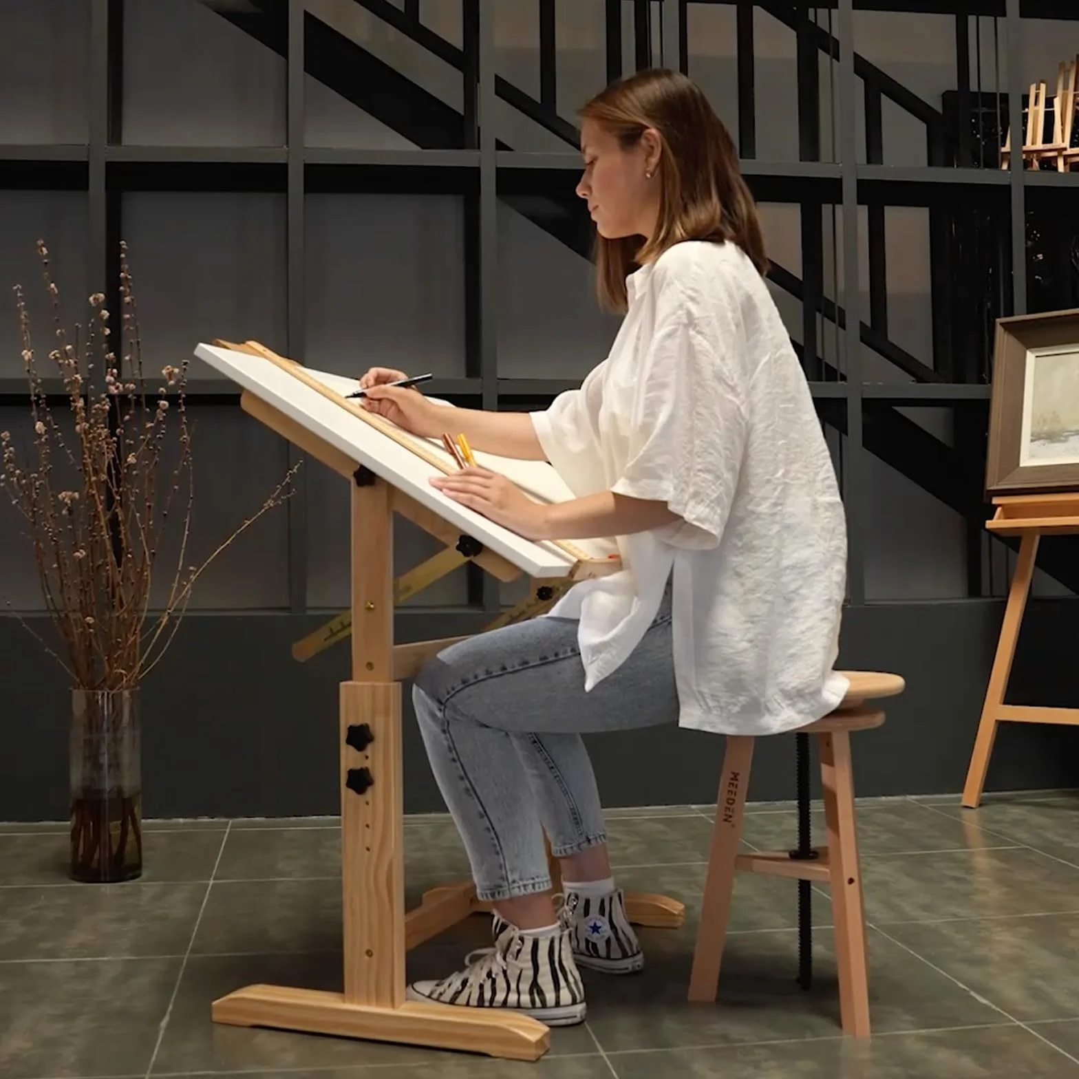 MEEDEN Mesa de Dibujo de Madera con Taburete: Mesa de Pintura Ajustable en Altura de 90 x 60 cm - Escritorio Inclinable para Artistas y Pintores - de Dibujo para Arte y Manualidades