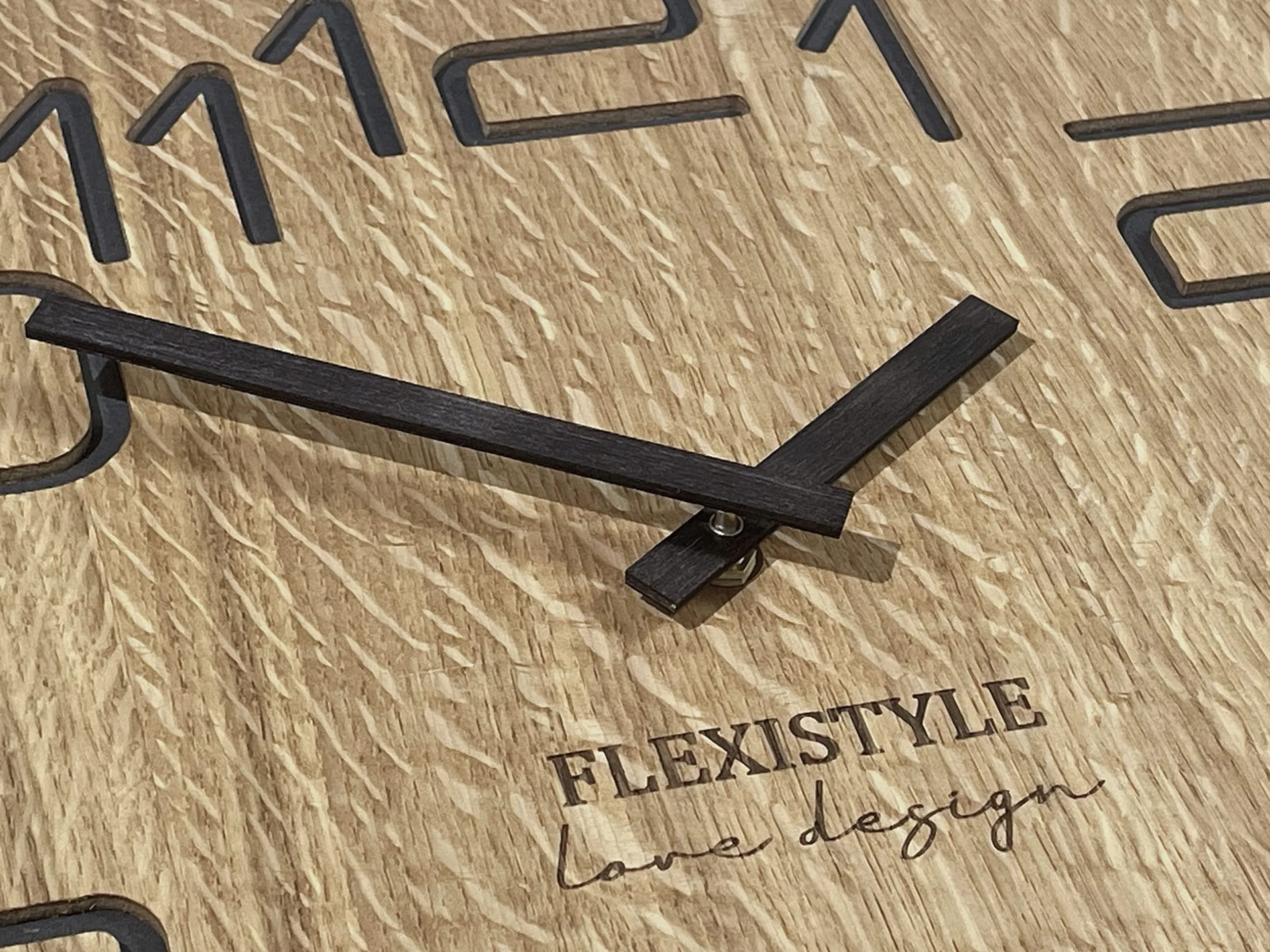 FLEXISTYLE Moderno Reloj de Pared Cuadrado Grande de Madera Eco de 50 cm de diámetro, Silencio, Aspecto de Madera, Roble, salón, Dormitorio, (Digits 40 cm)