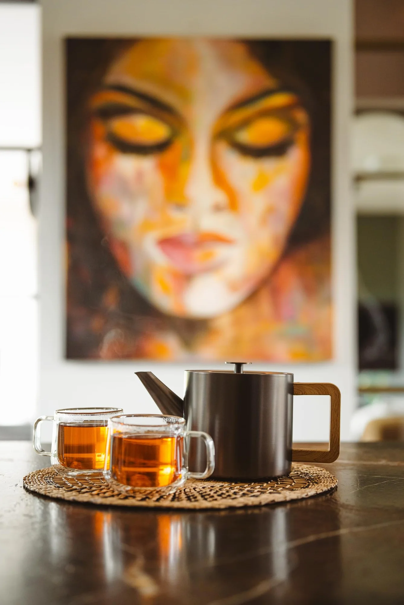 Bredemeijer Pequeña tetera de acero inoxidable de 1,1 litros, doble pared, color gris metalizado con filtro de té, para disfrutar del té durante más tiempo