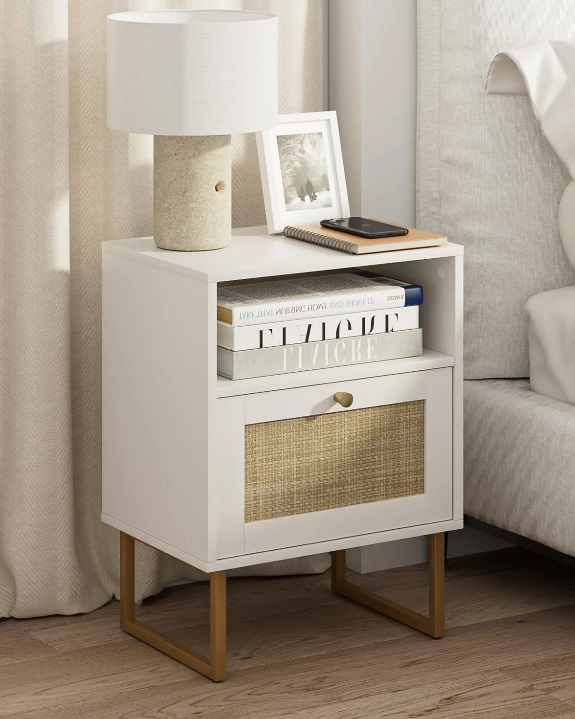 HEYZOEY Mesita de Noche de ratán Moderna de Madera con cajón y Estante Abierto, Mesa Auxiliar con Marco Dorado para Dormitorio, Sala de Estar, Oficina (Blanco)