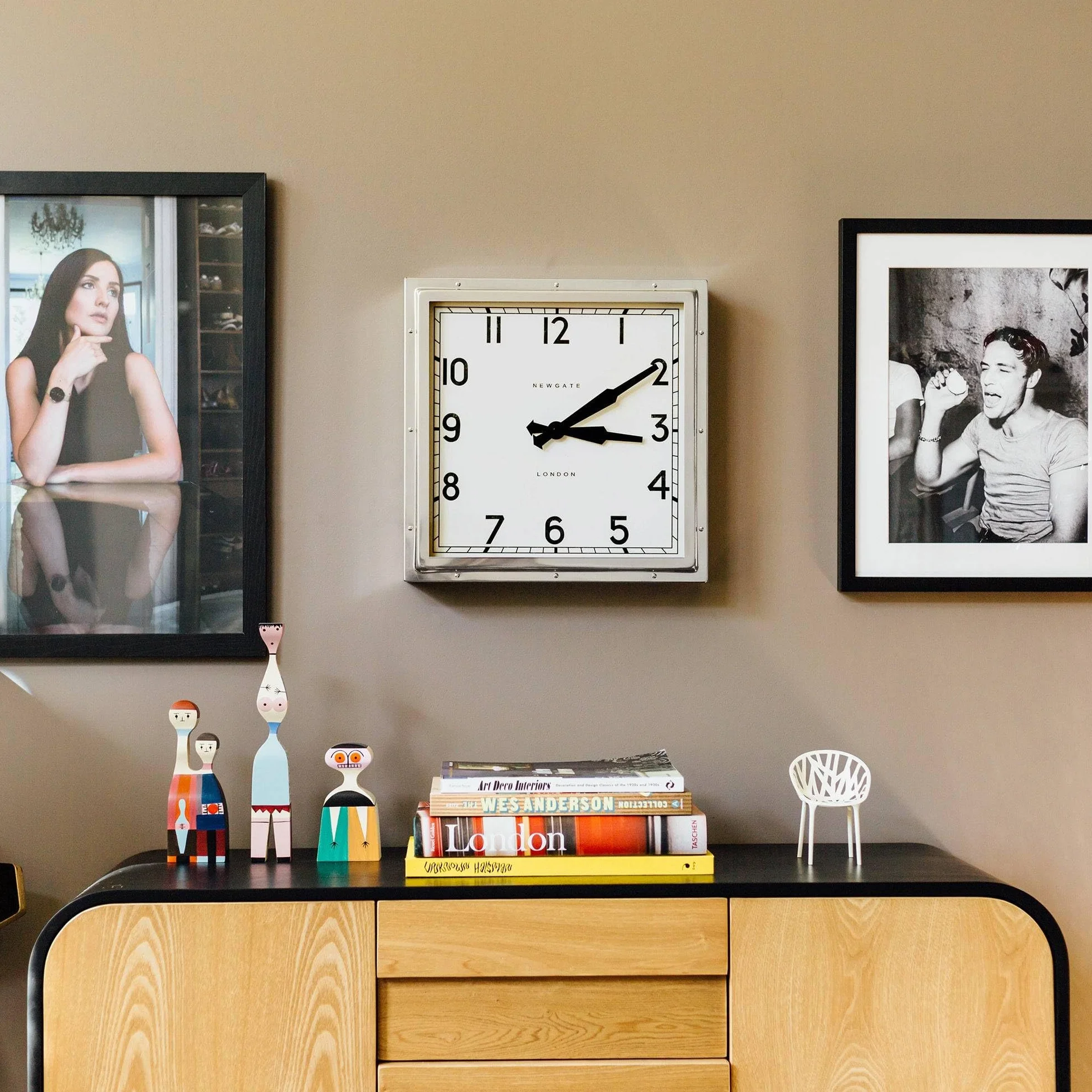 NEWGATE® Quad Reloj de Pared | Diseño de Acero Inoxidable Pulido Cuadrado Grande | 40cm | Reloj Industrial icónico de Estilo Mediados de Siglo para Cocina, salón u Oficina