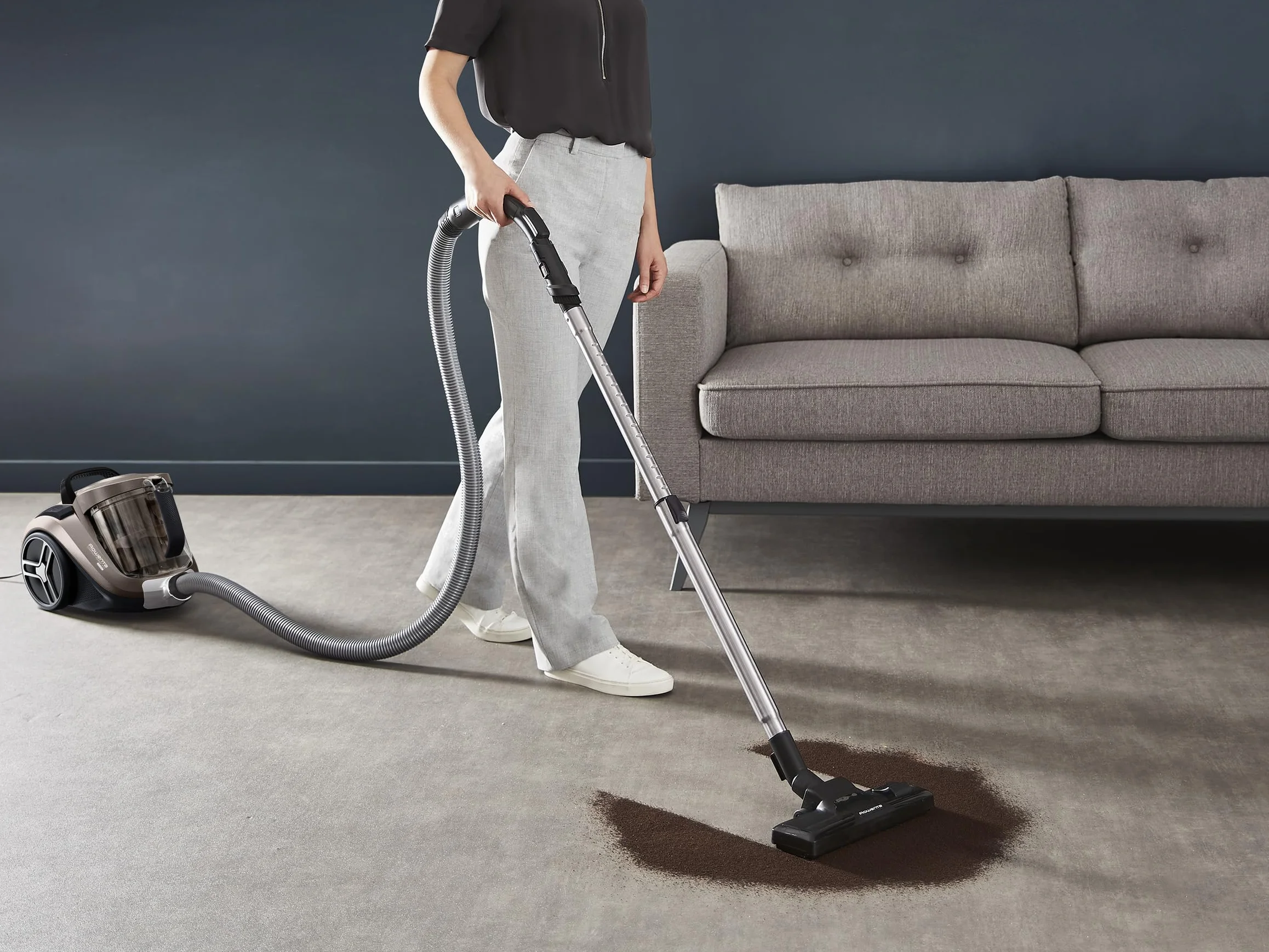 Rowenta Compact Power XXL RO4B30EA - Aspiradora sin Bolsa, Motor bajo Consumo 900 W, filtración ciclónica Avanzada 3 Niveles, depósito Extragrande 2,5 L, Compacto, Kit para parqué (Reacondicionado)