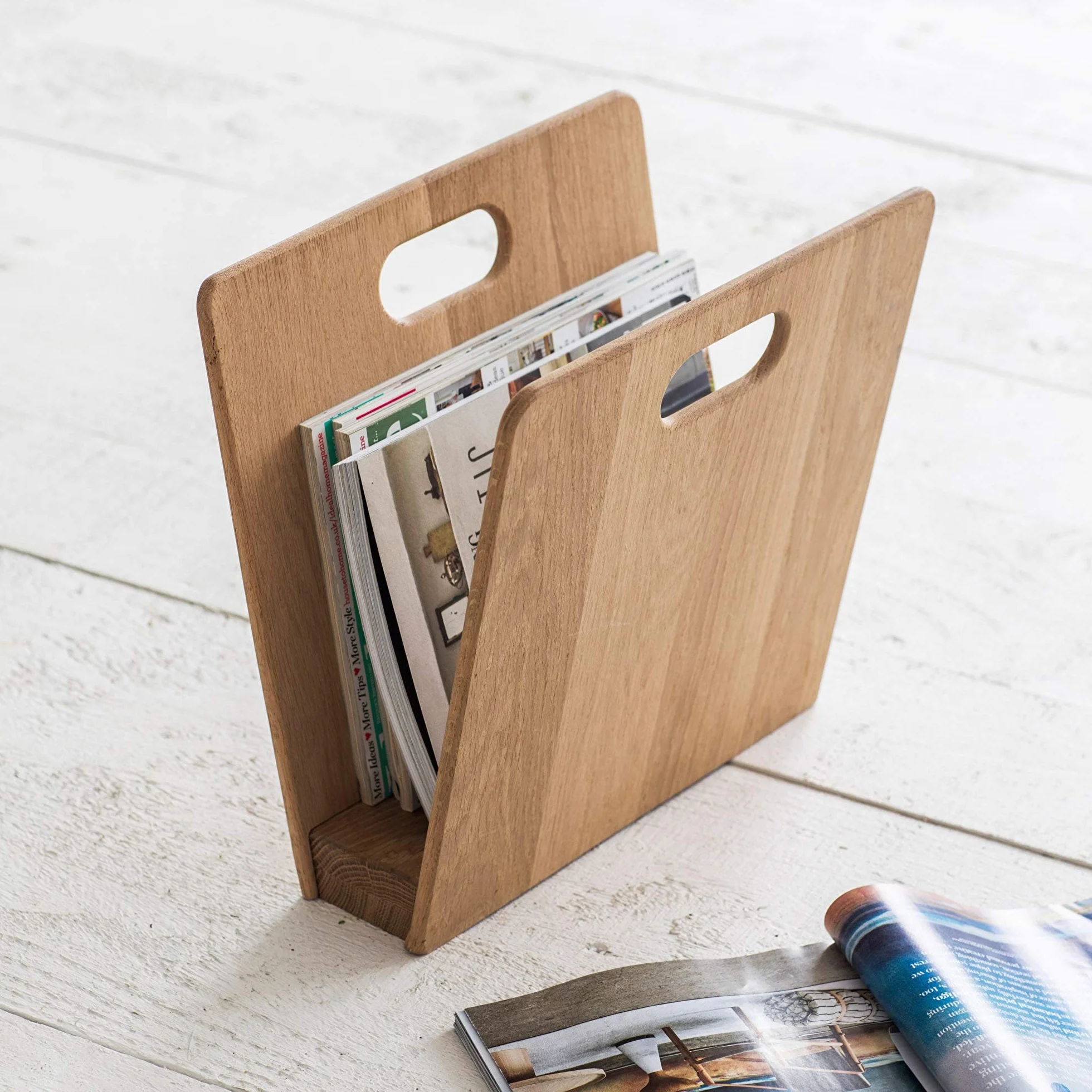 CKB LTD Revistero de madera de roble crudo, con capacidad para revistas, periódicos y catálogos archivos, carpetas organizador ideal para una sala de estar, oficina en casa, sala de espera 35x35x22cm