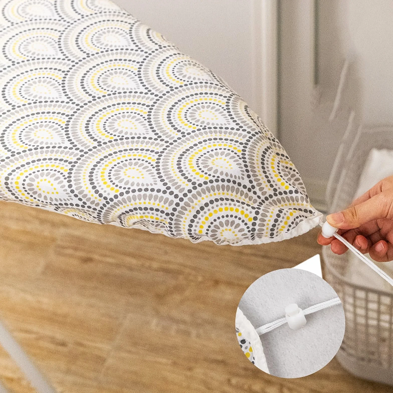 Genérico Funda para Tabla de Planchar Acolchada de algodón, Resistente a Las Manchas y con Bordes elásticos (Color A, tamaño: 110 x 35 cm)