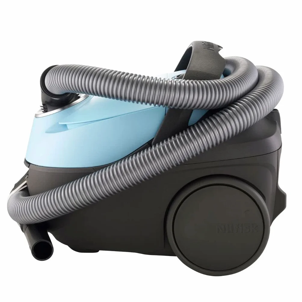 Nilfisk Aspirador de Trineo básico One, pequeño, Filtro EPA o HEPA, 3 L de Capacidad, Azul Claro & 128389187 Bolsas Aspirador, Teflón, Blanco