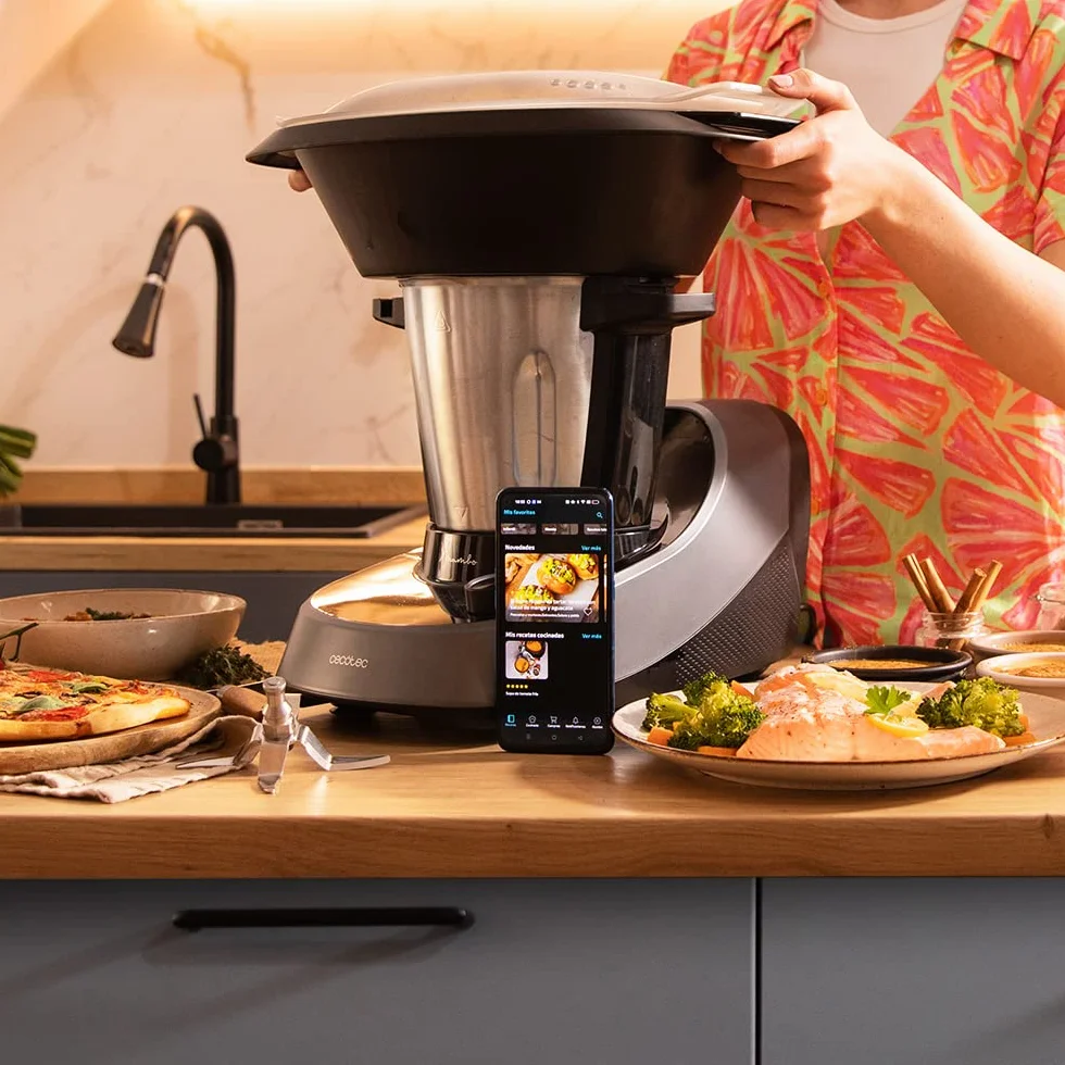 Cecotec Robot de Cocina Multifunción Mambo 11090. 1600 W, 37 Funciones, APP, Báscula y Jarra de 3,3 Litros de Acero inoxidable apta para Lavavajillas, Recetario y Accesorios